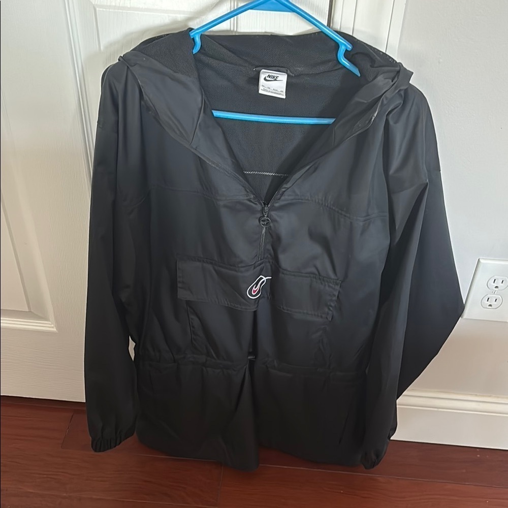 Nike Black Utility Jacket with Sleek Design